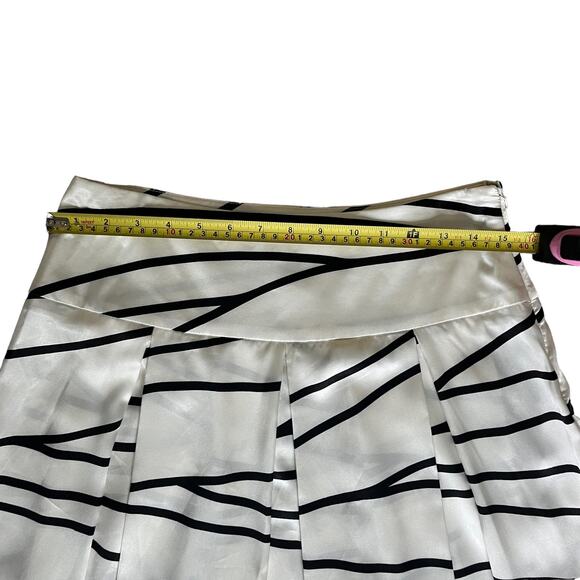 VERTIGO PARIS Lines White Black Abstract Pleats A-Line Skirt Women's Size 8 NWT - Picture 6 of 7